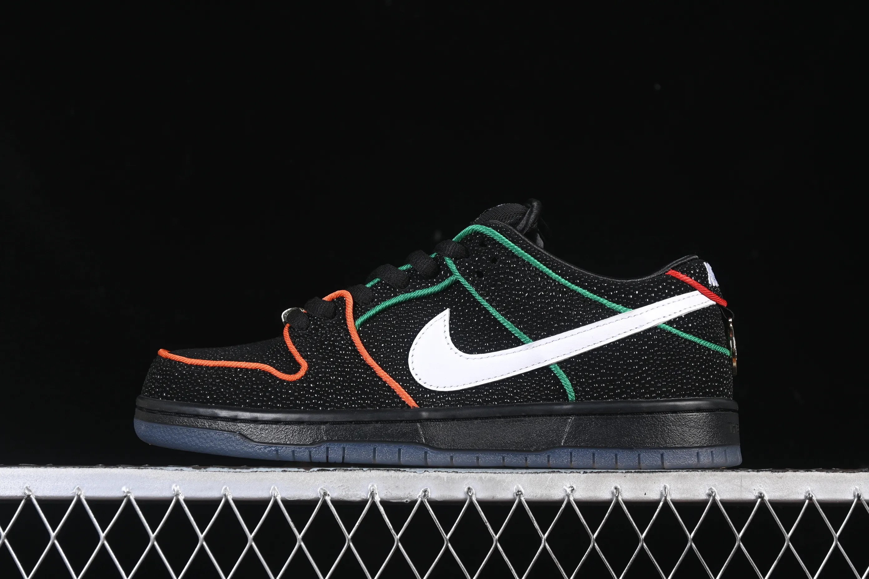 All categories Nk SB Dunk Series Nk SB Dunk Low low-top sneakers Bronx Girls Skate x Nike SB Dunk Low joint model low-top casual skateboard shoes HV1664-001